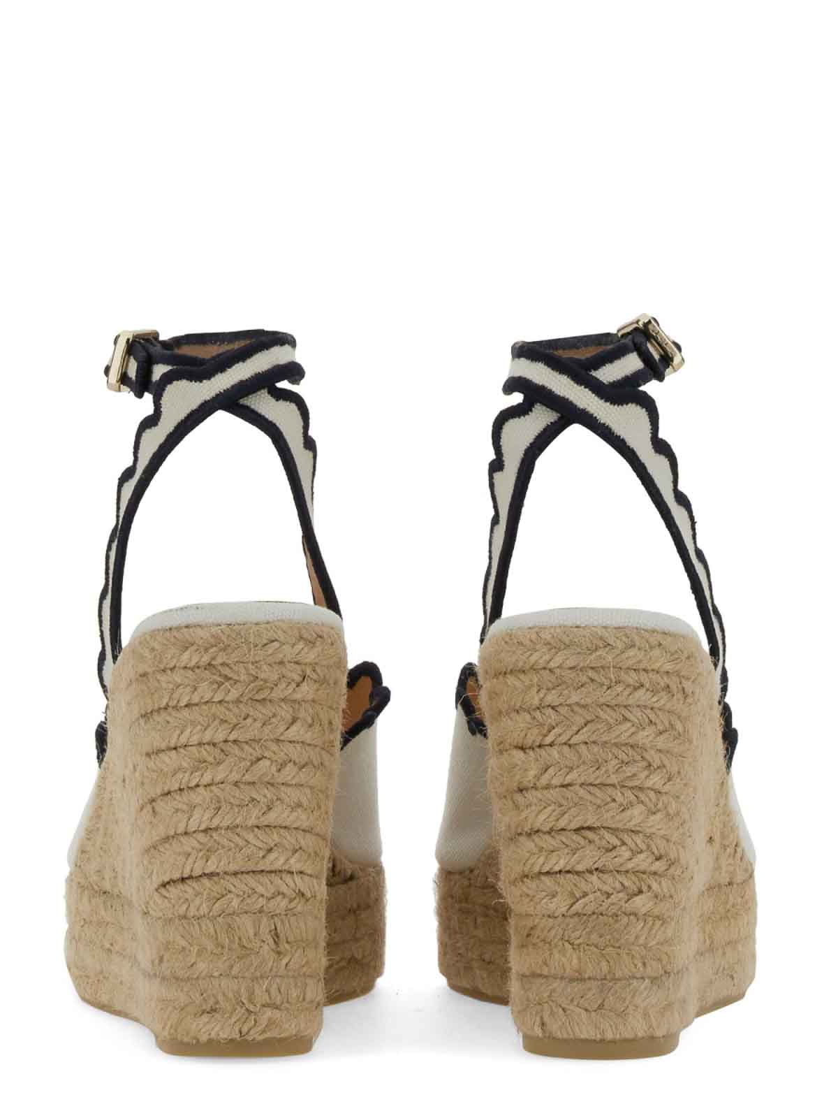 Shop Castaã±er Sandalias - Wedge In White