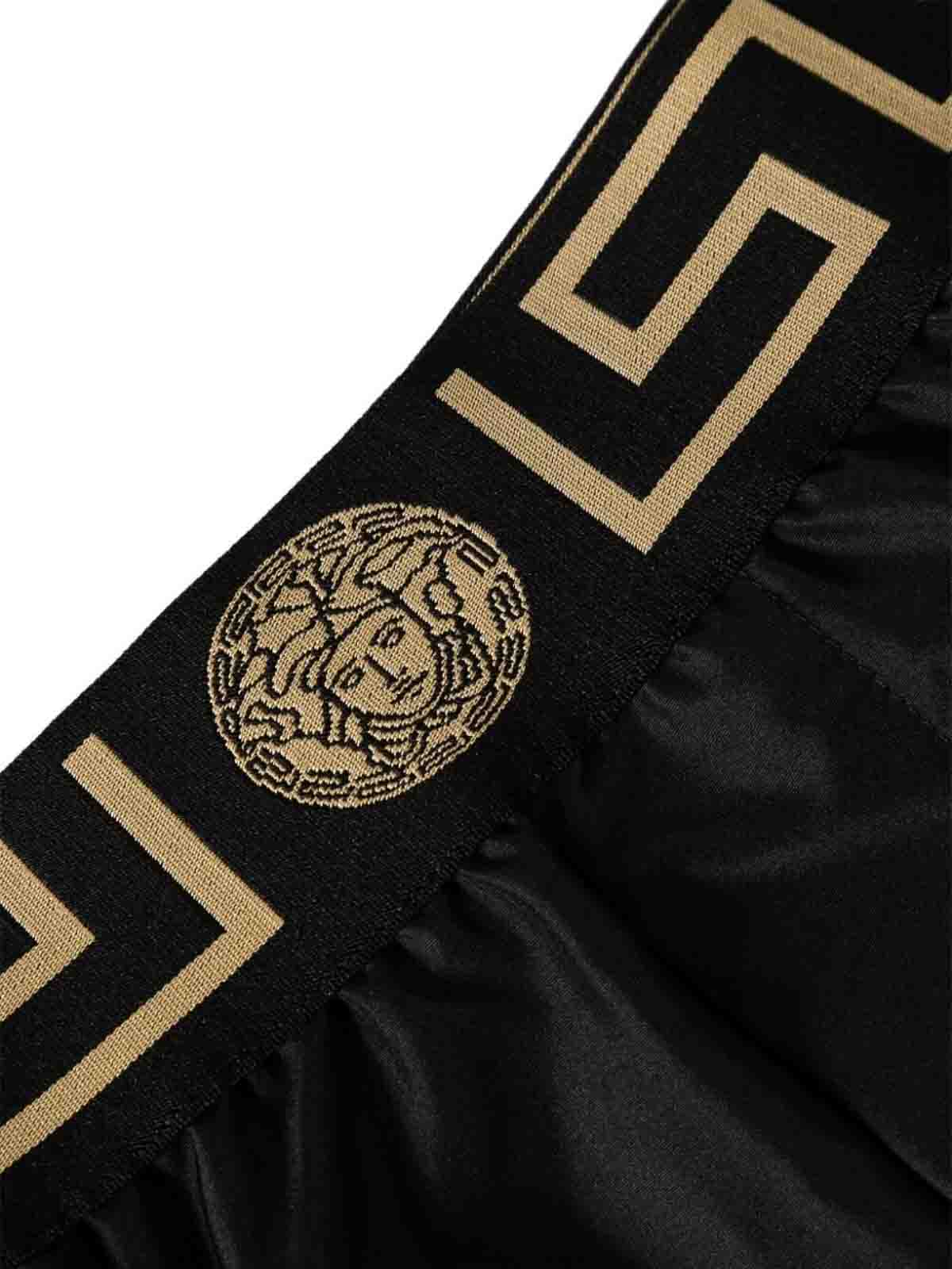 Shop Versace Boxers De Baño - Negro In Black