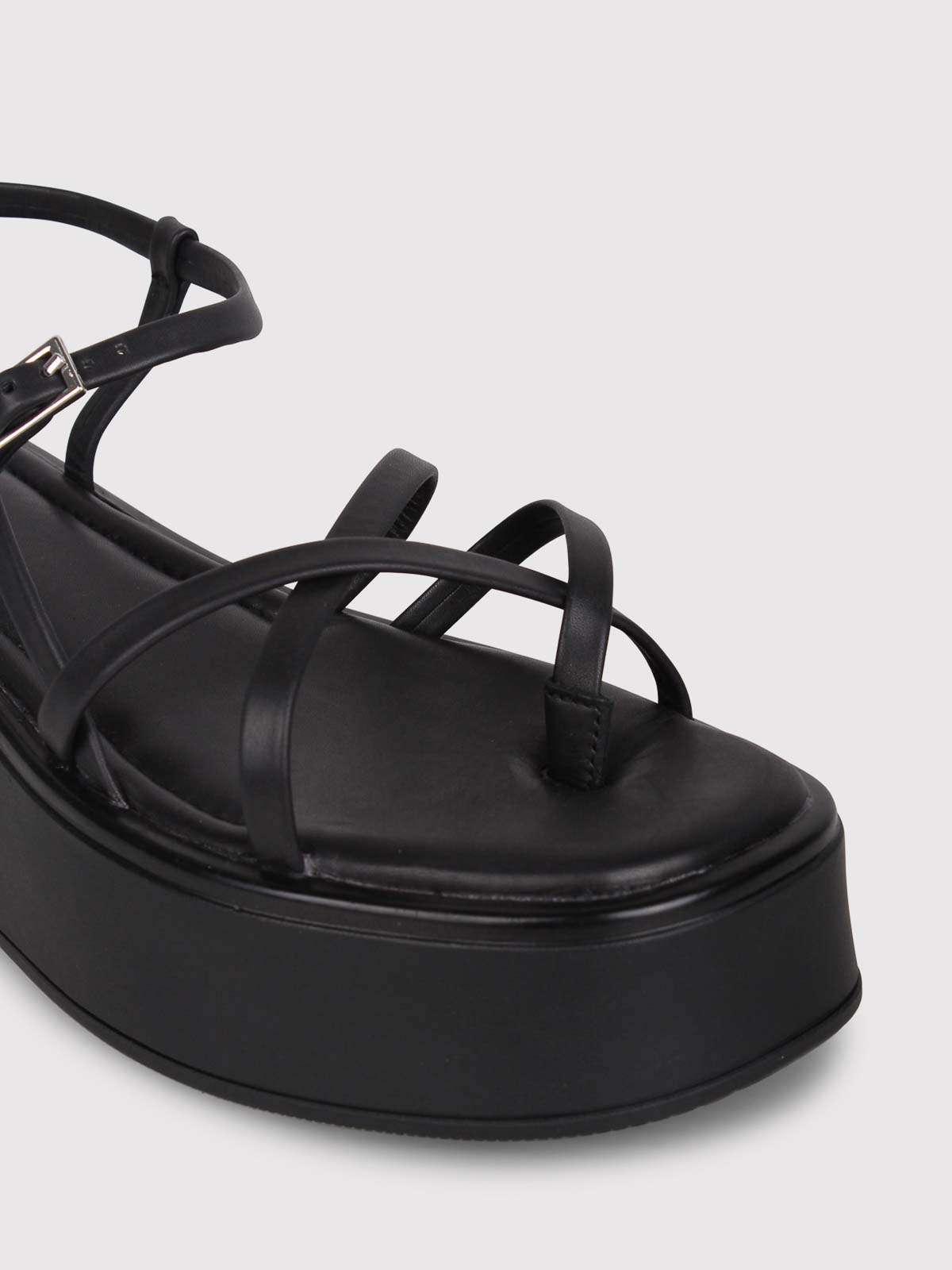 Shop Vagabond Courney Sandals In Negro
