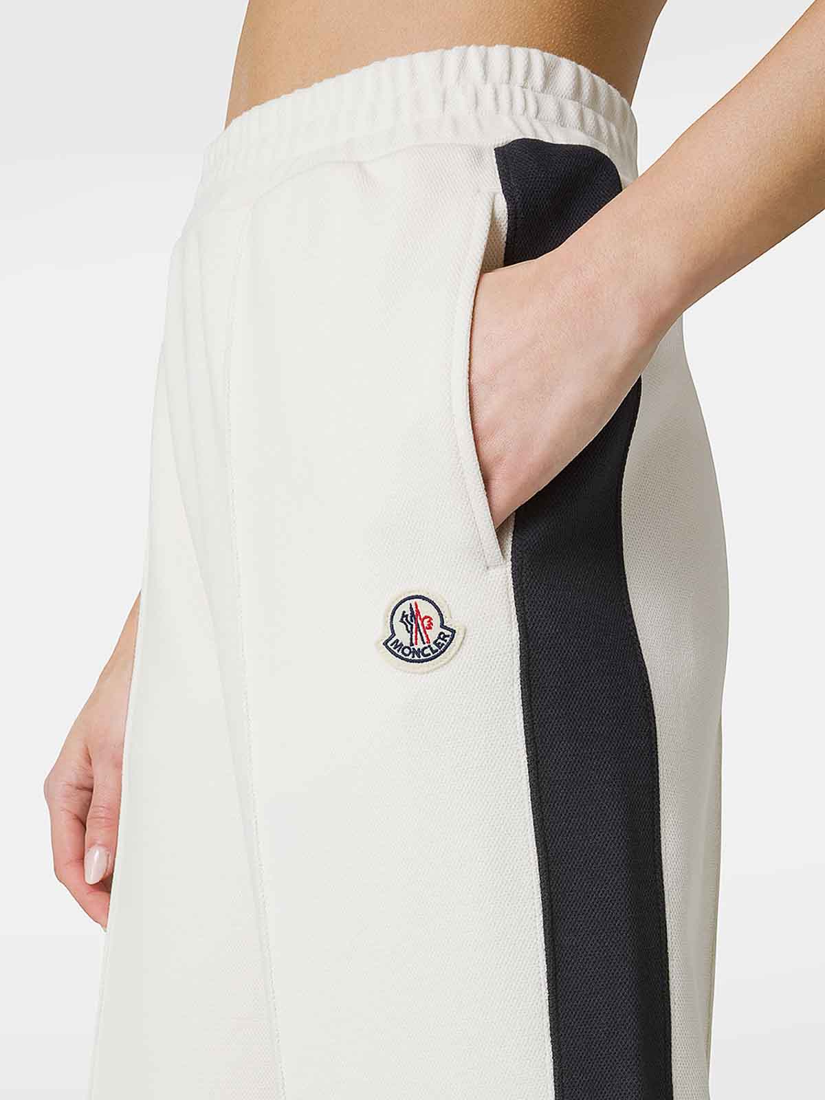 モンクレール　ホワイト ショートパンツ ゴムウエスト PILE SHORTS | MONCLER(モンクレール) / パンツ ハーフ・ショート