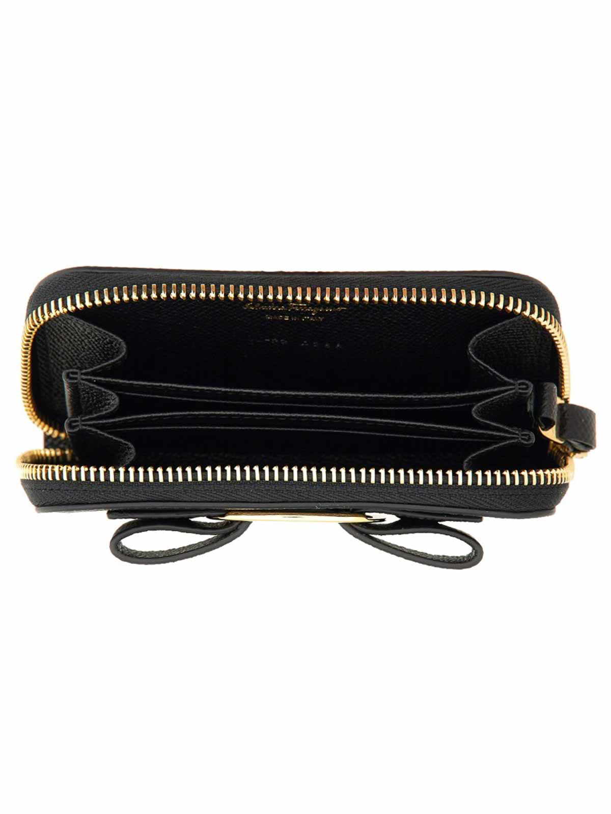 Shop Ferragamo Card Holder Vara In Black