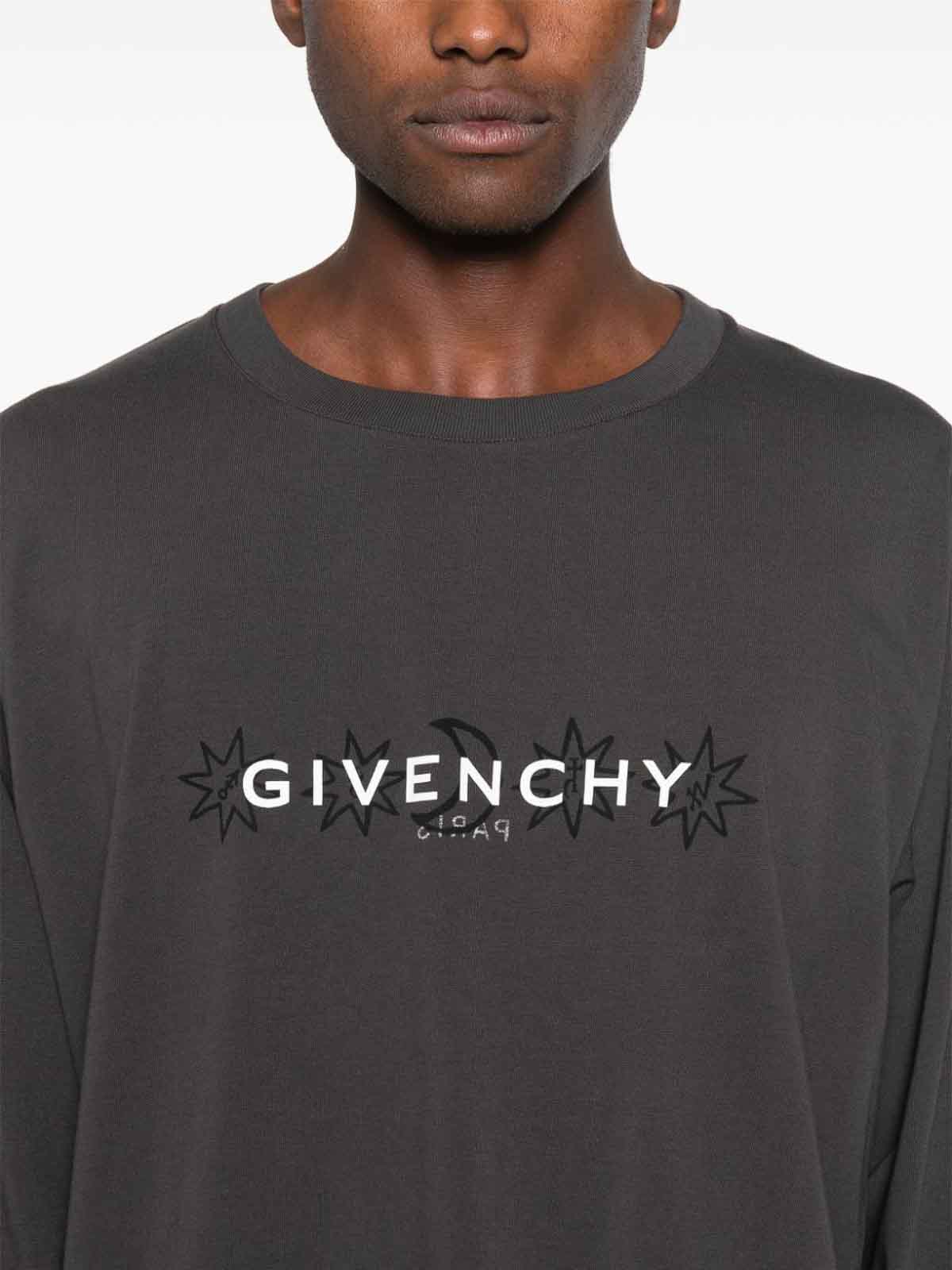 Shop Givenchy T-shirt In Pink