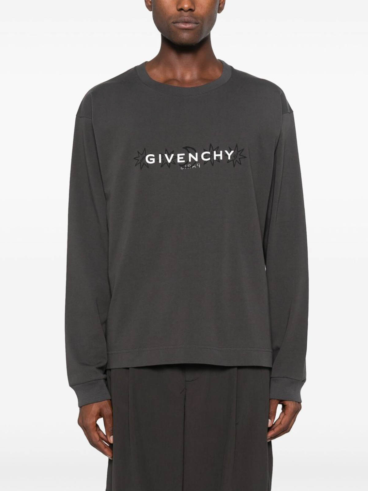 Shop Givenchy T-shirt In Pink