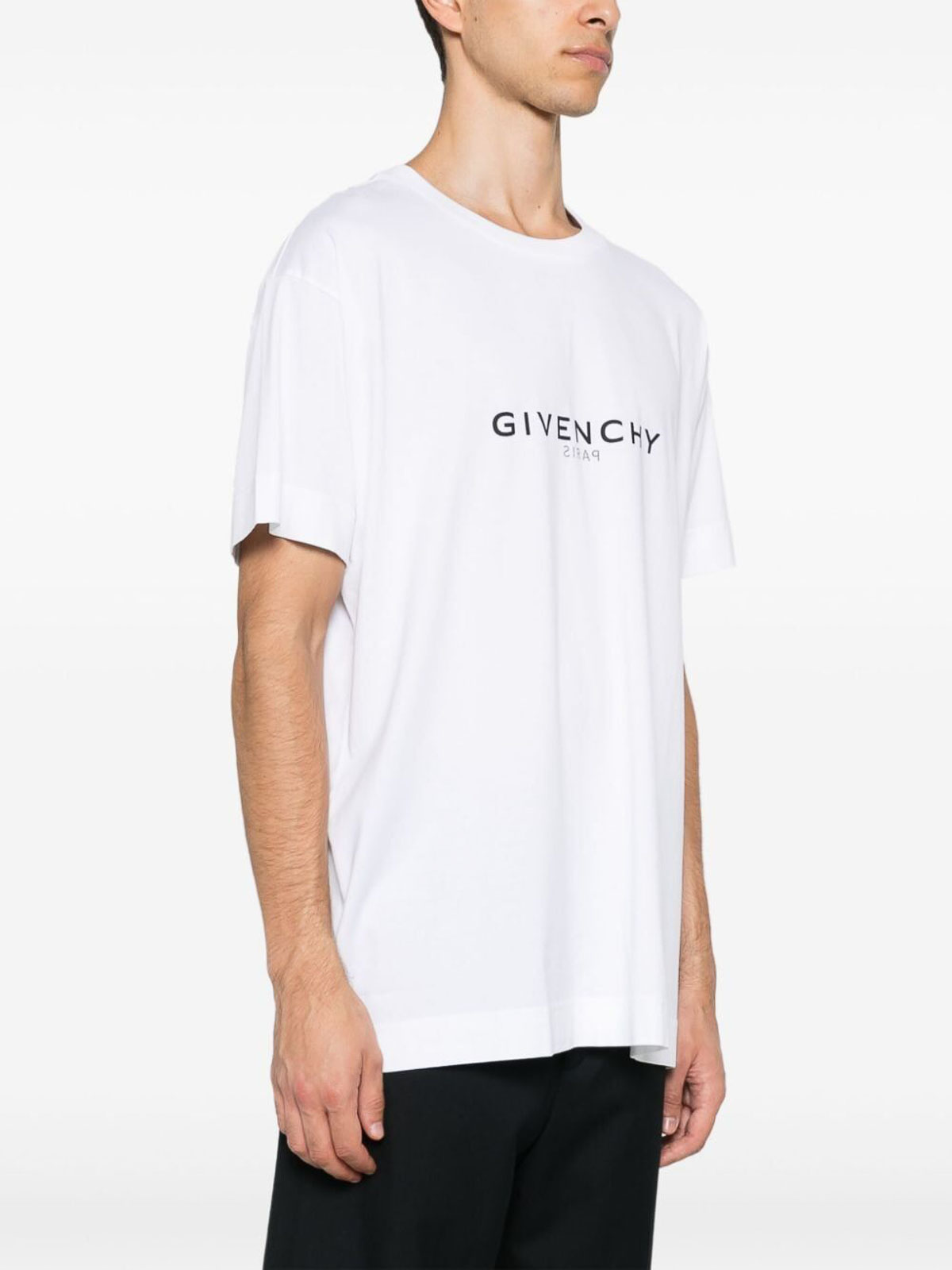 Shop Givenchy T-shirt In White