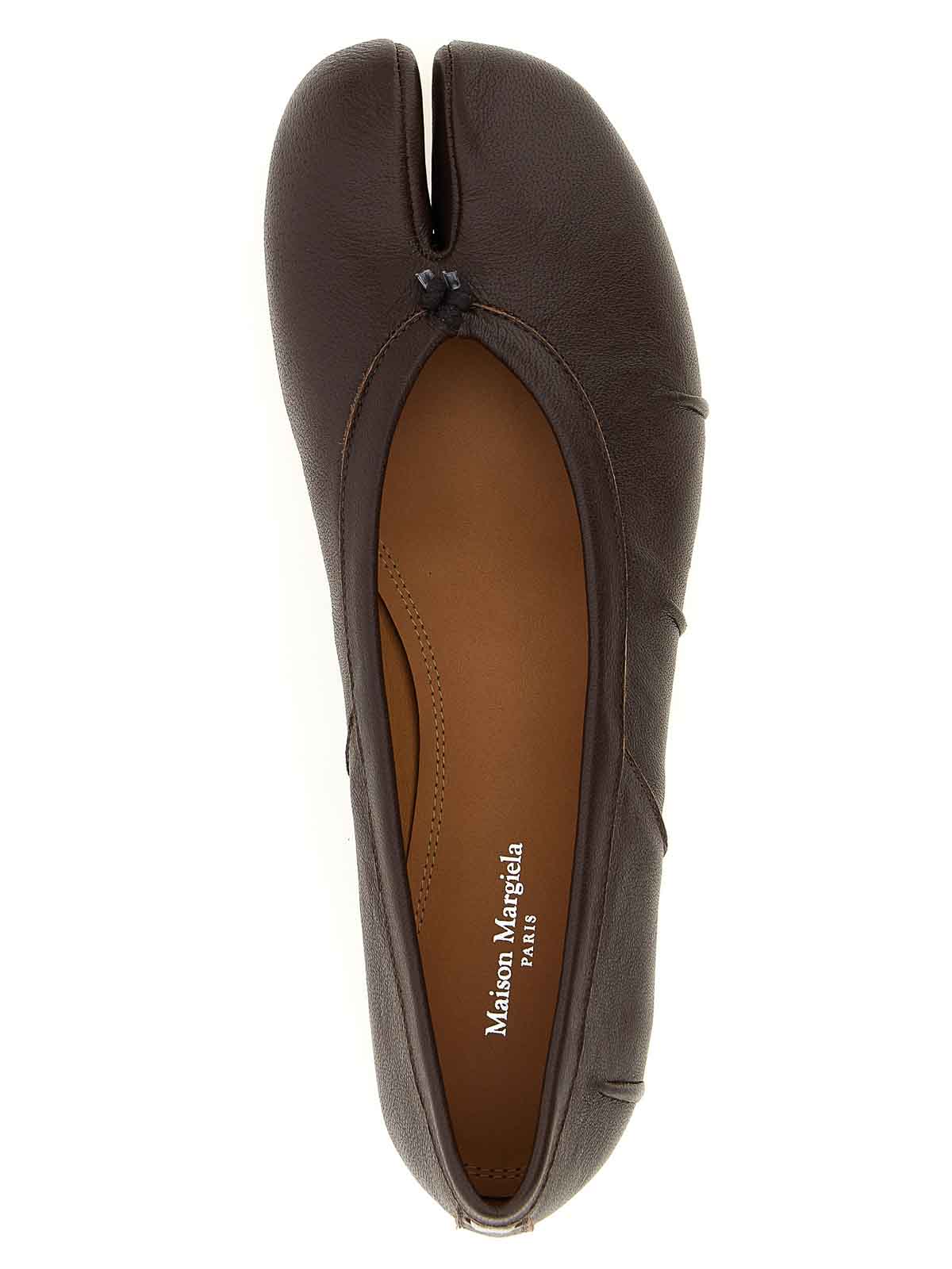 Maison Margiela New Round Toe Ballerina With Stitch Detailing In Brown