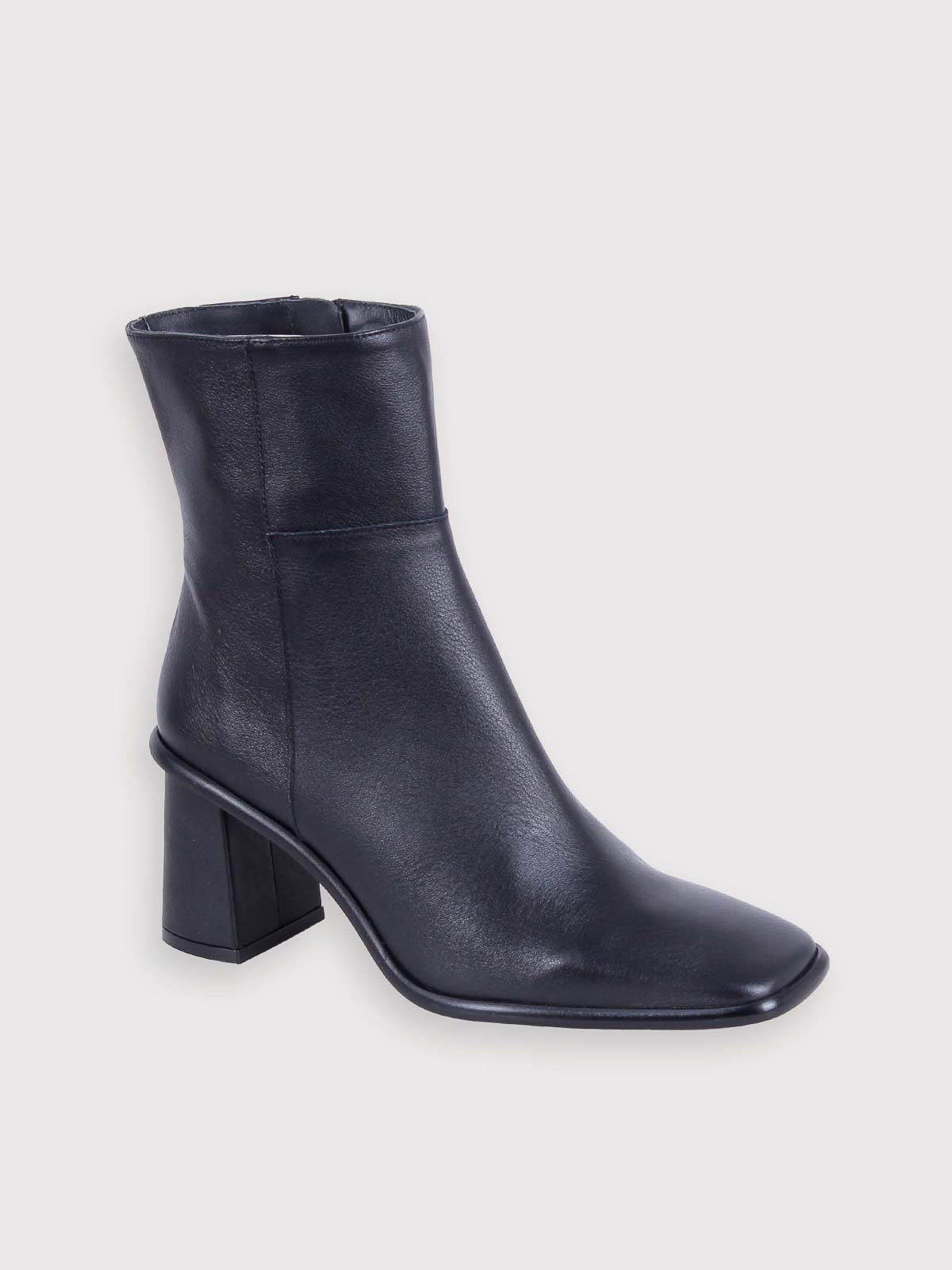 Alohas West 75 Grained Leather Ankle Boots In Black