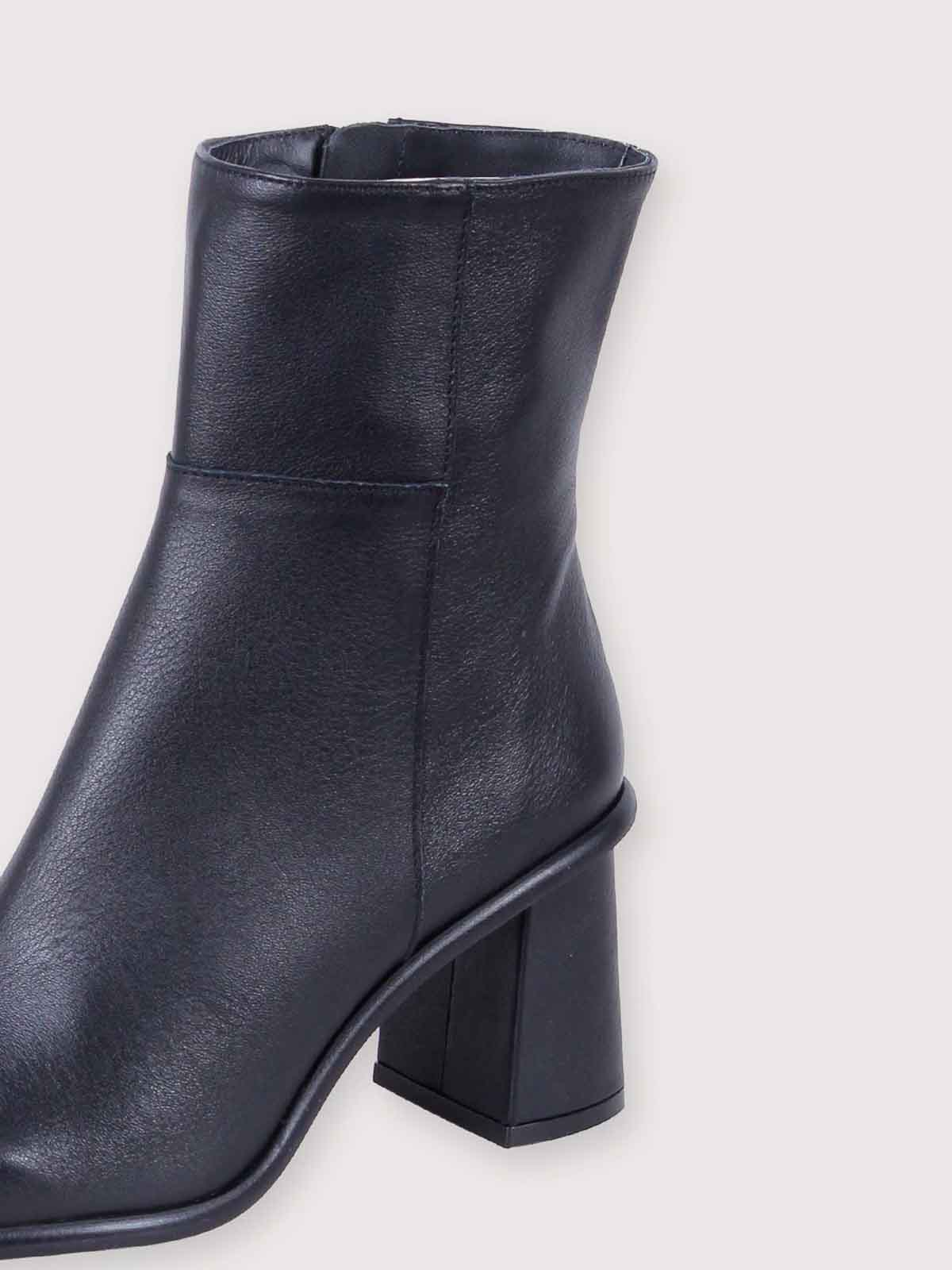 Alohas West 75 Grained Leather Ankle Boots In Black