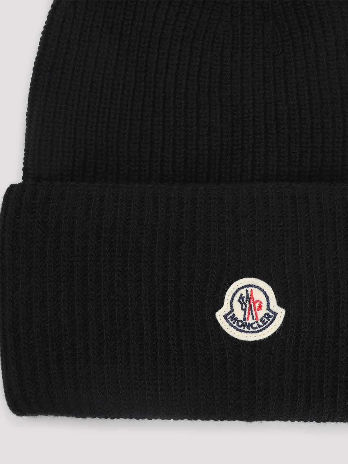 Moncler Beanie With Logo Patch In Black