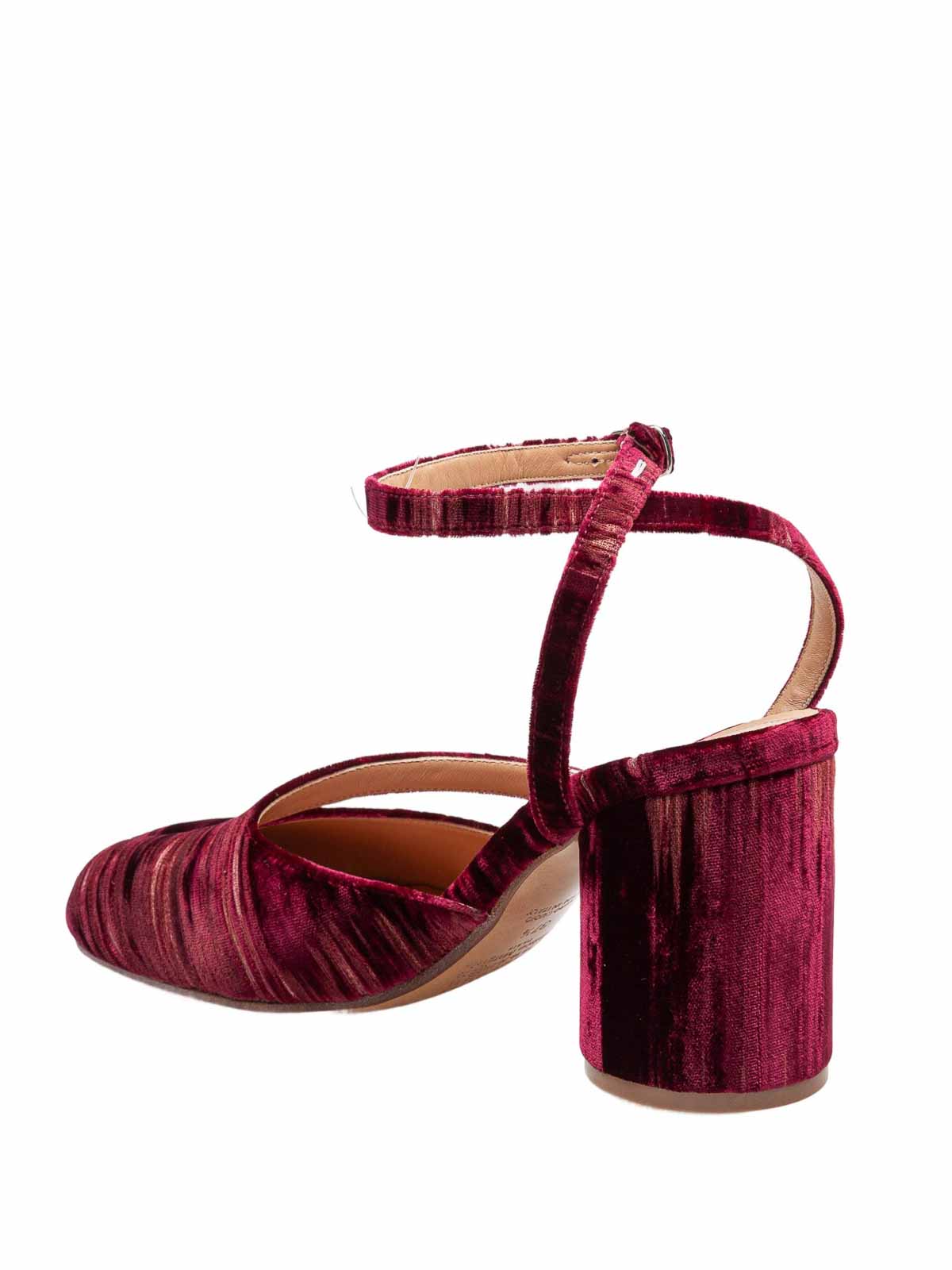 Maison Margiela Tabi Sandal In Bordeaux Color In Red