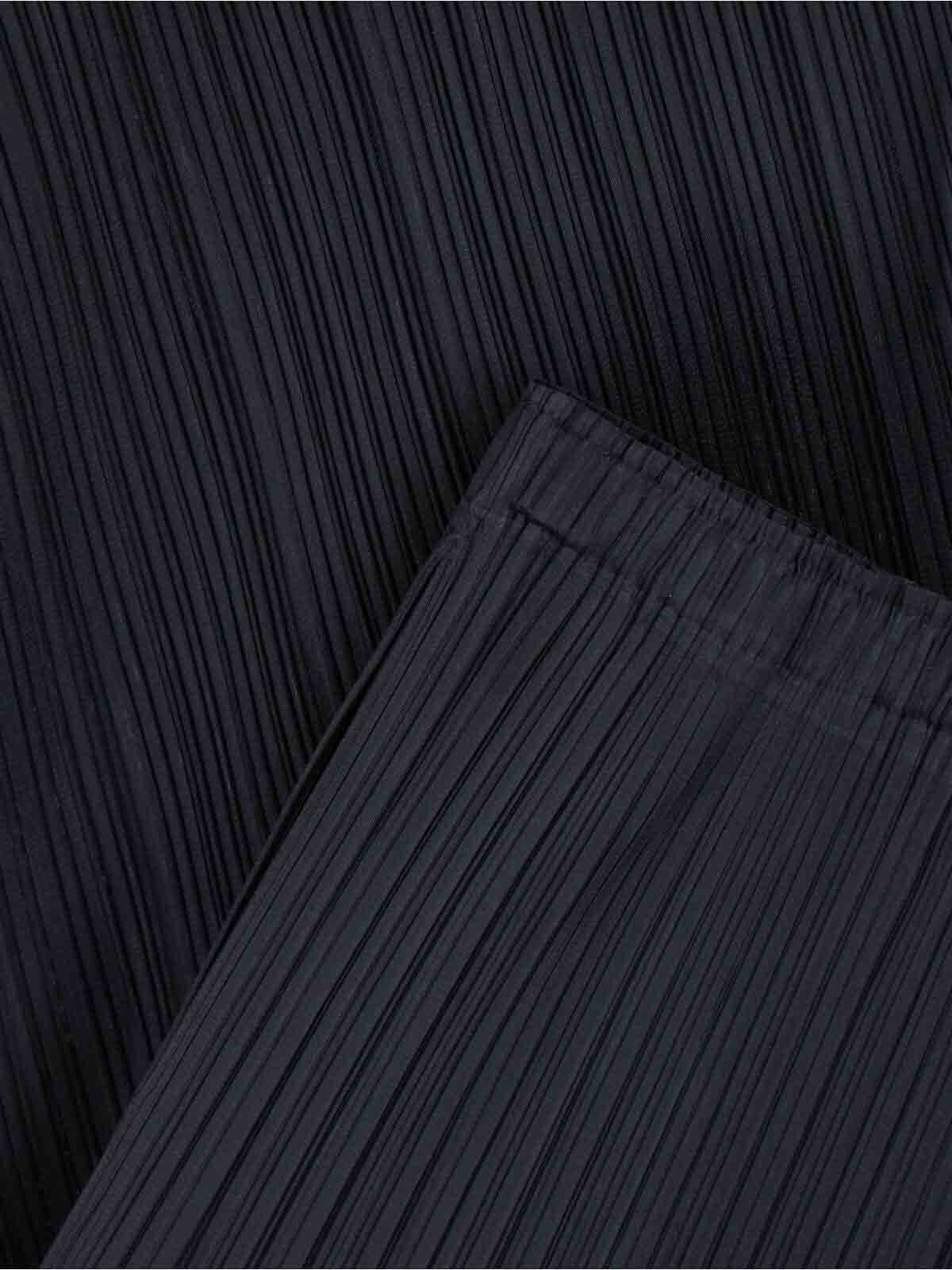 Issey Miyake Midi Skirt In Black