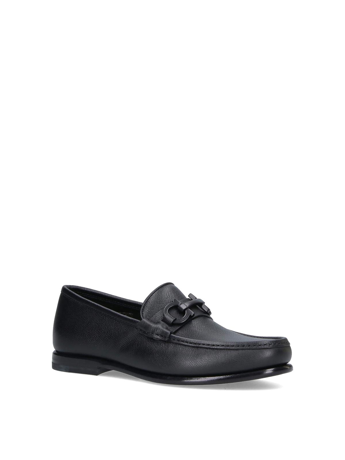 Ferragamo Black Calf Leather Flat Shoes In Black
