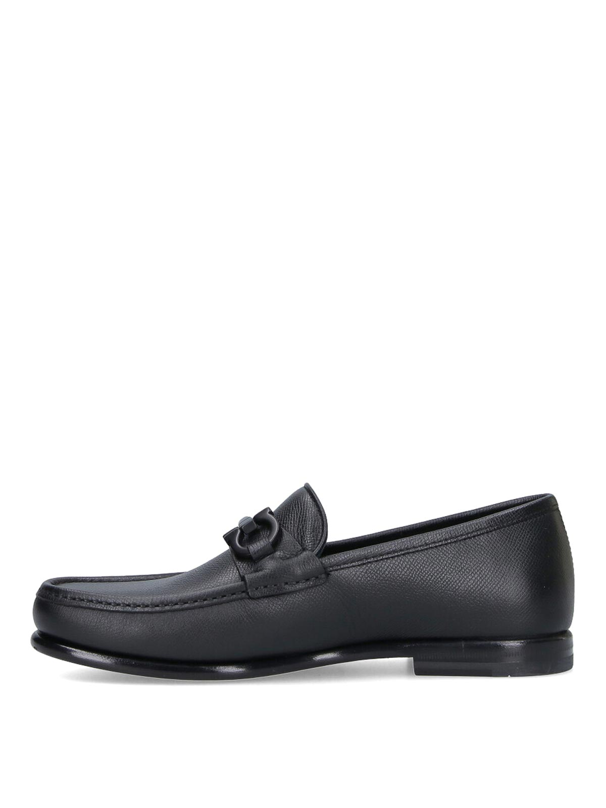 Ferragamo Black Calf Leather Flat Shoes In Black