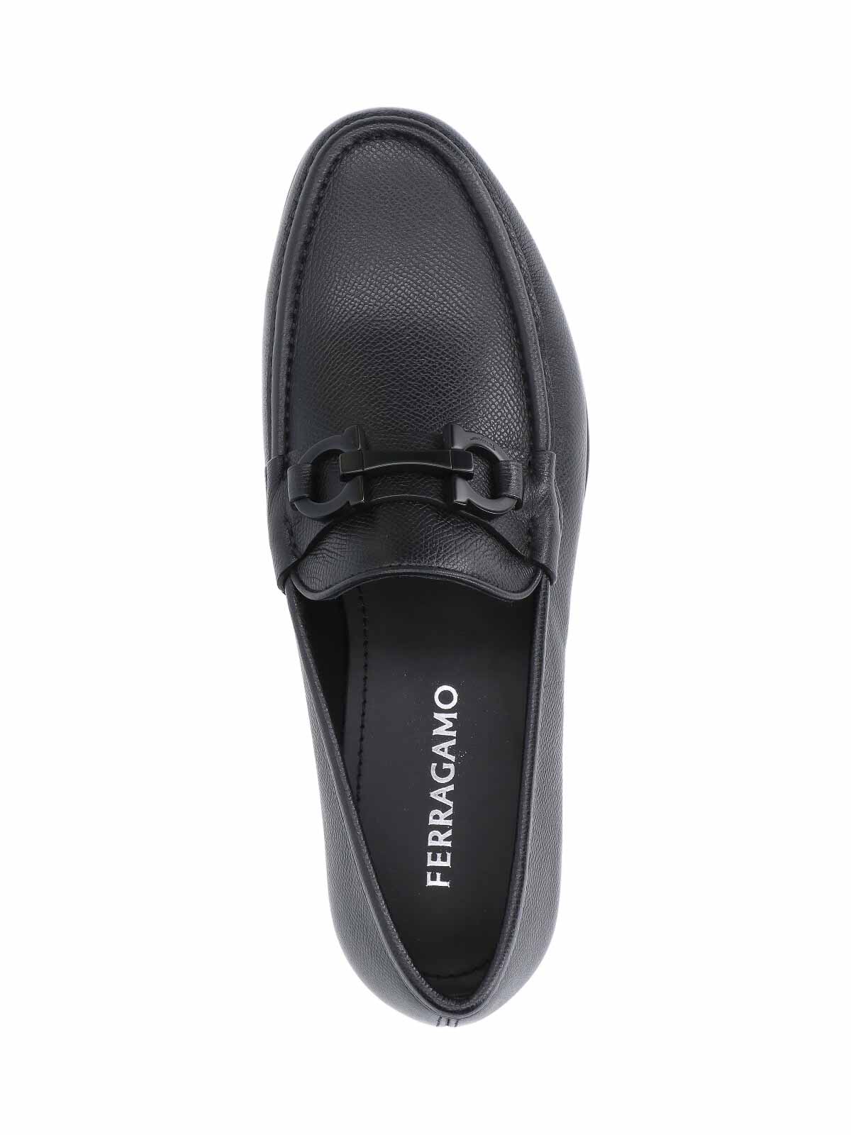 Ferragamo Black Calf Leather Flat Shoes In Black