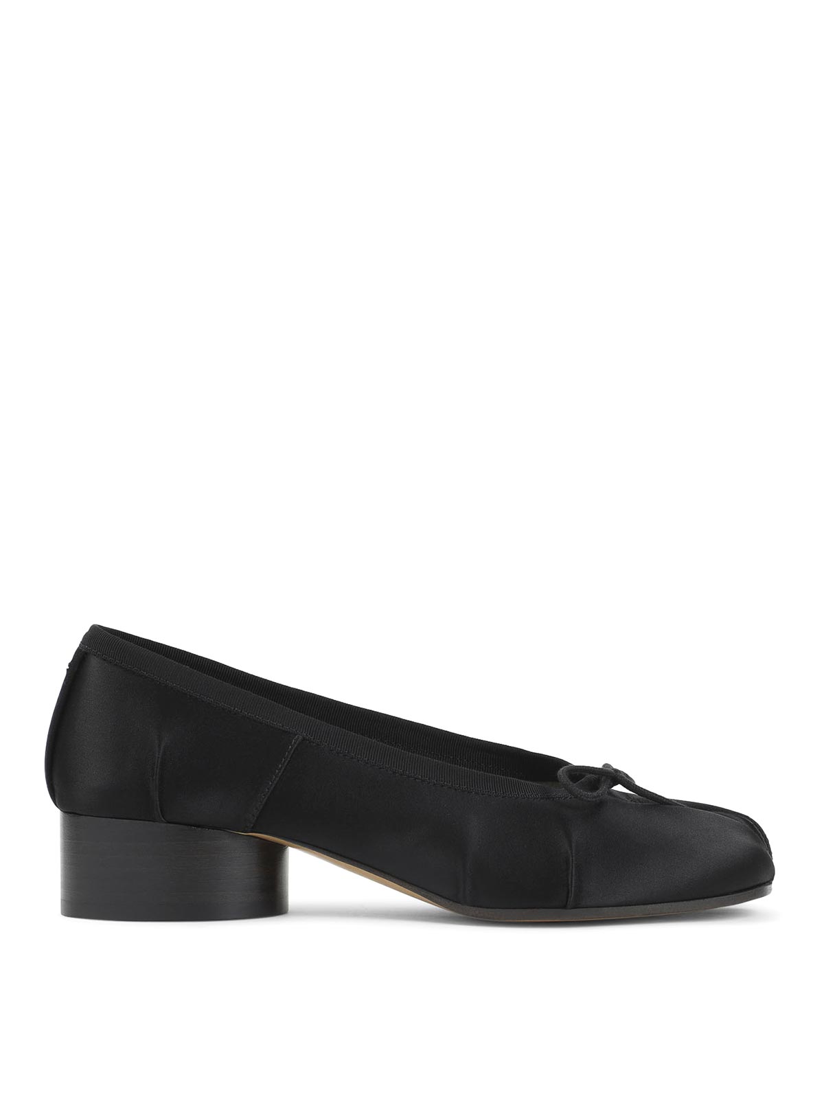 Maison Margiela Tabi H30 Ballerinas In Black
