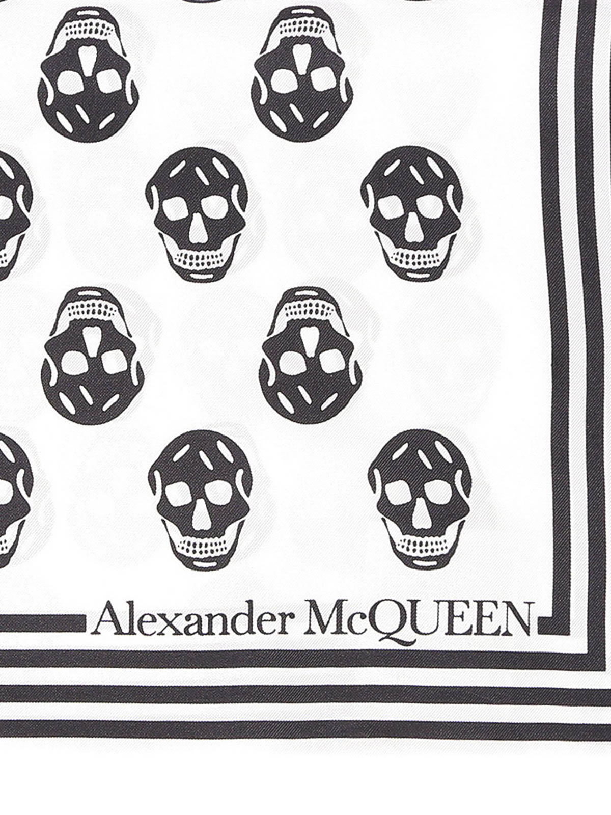 Shop Alexander Mcqueen Bufanda - Skull In White