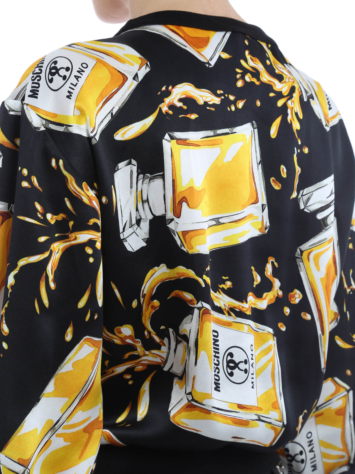 新品　MOSCHINO(ITALY)ブラック華やかボレロ 新品MOSCHINO(ITALY)ブラック華やかボレロ