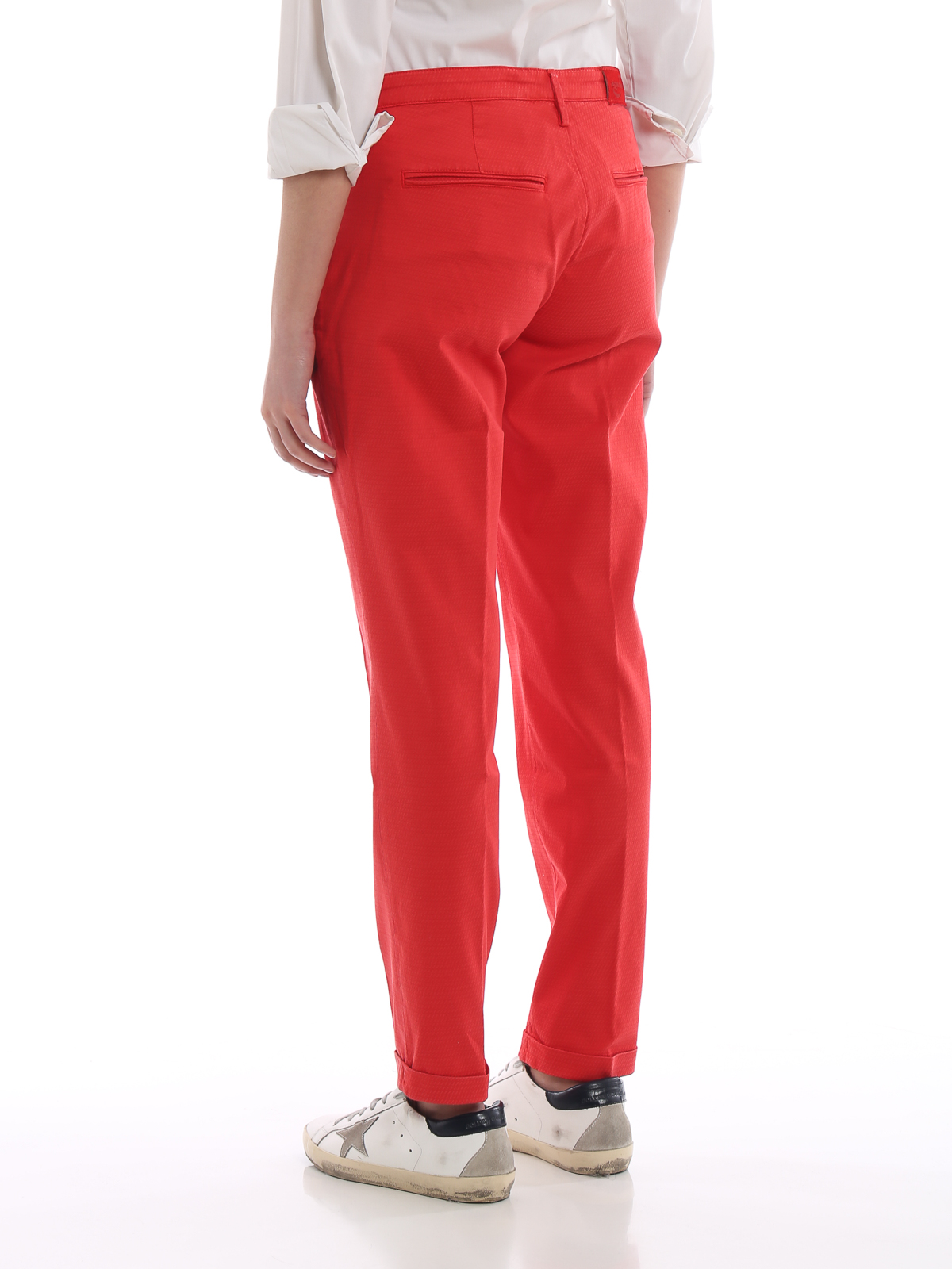 Pair bright hues by picking up on small details ie these red trousers  and the button up details Ottawas hottest fashion couple and Road   Moda Ropa De moda