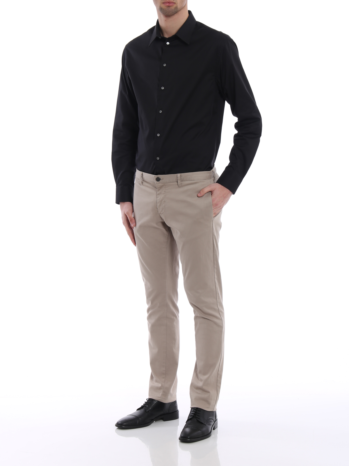 Chemise noir pantalon discount beige