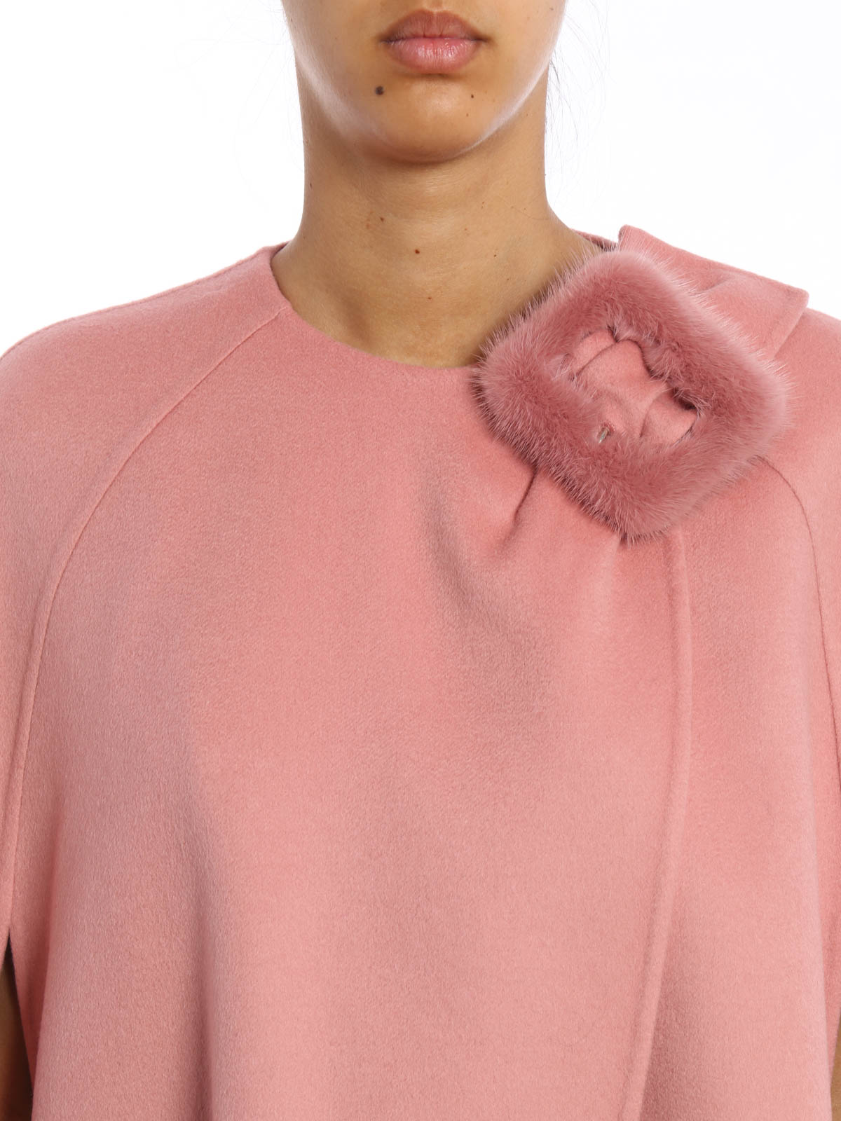 Mantelle e poncho Ermanno Scervino - Cappa in lana con fibbia in visone ...
