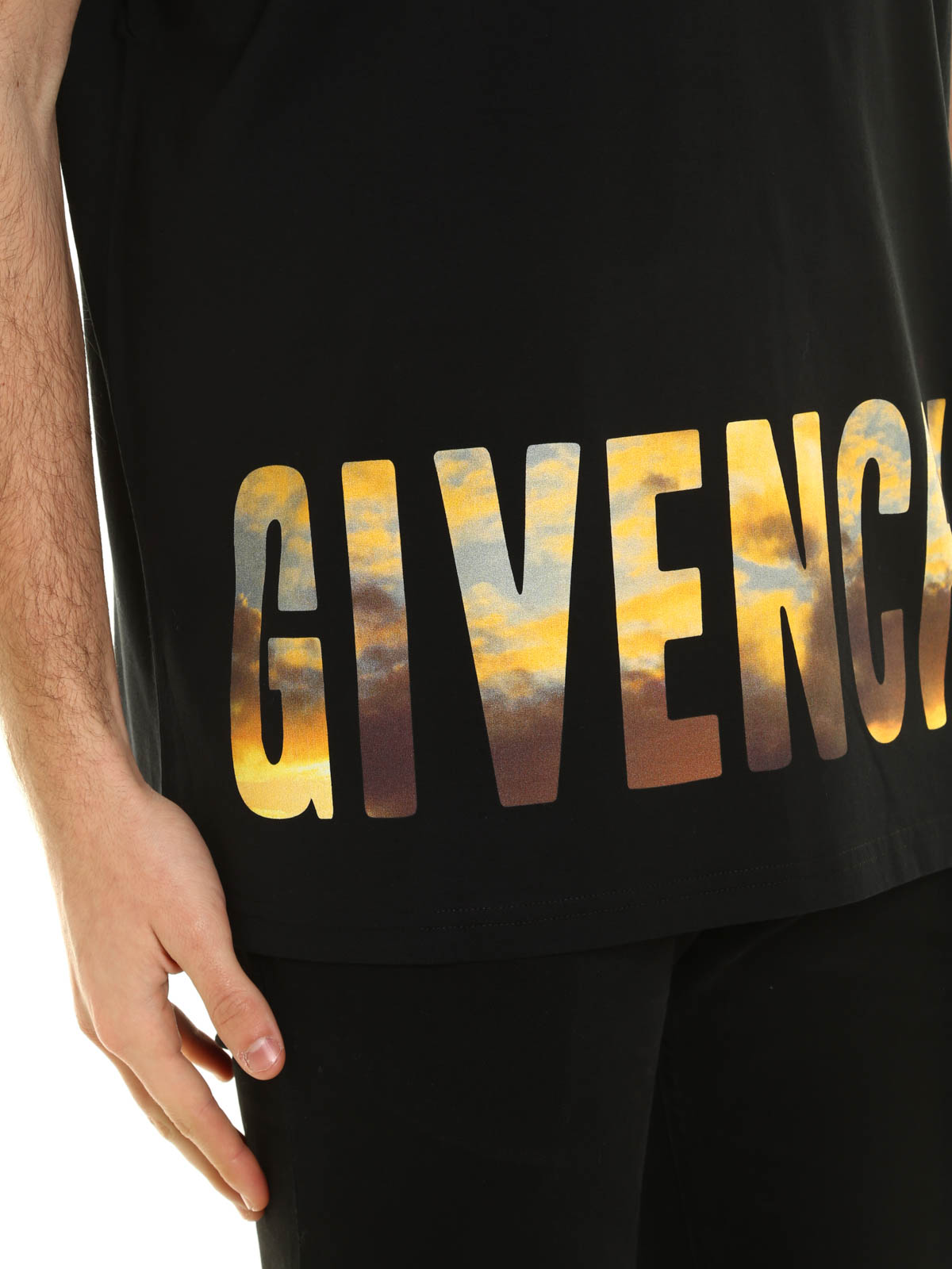 Givenchy Tシャツ メンズ - 黒 - ブラック|17J7131651001