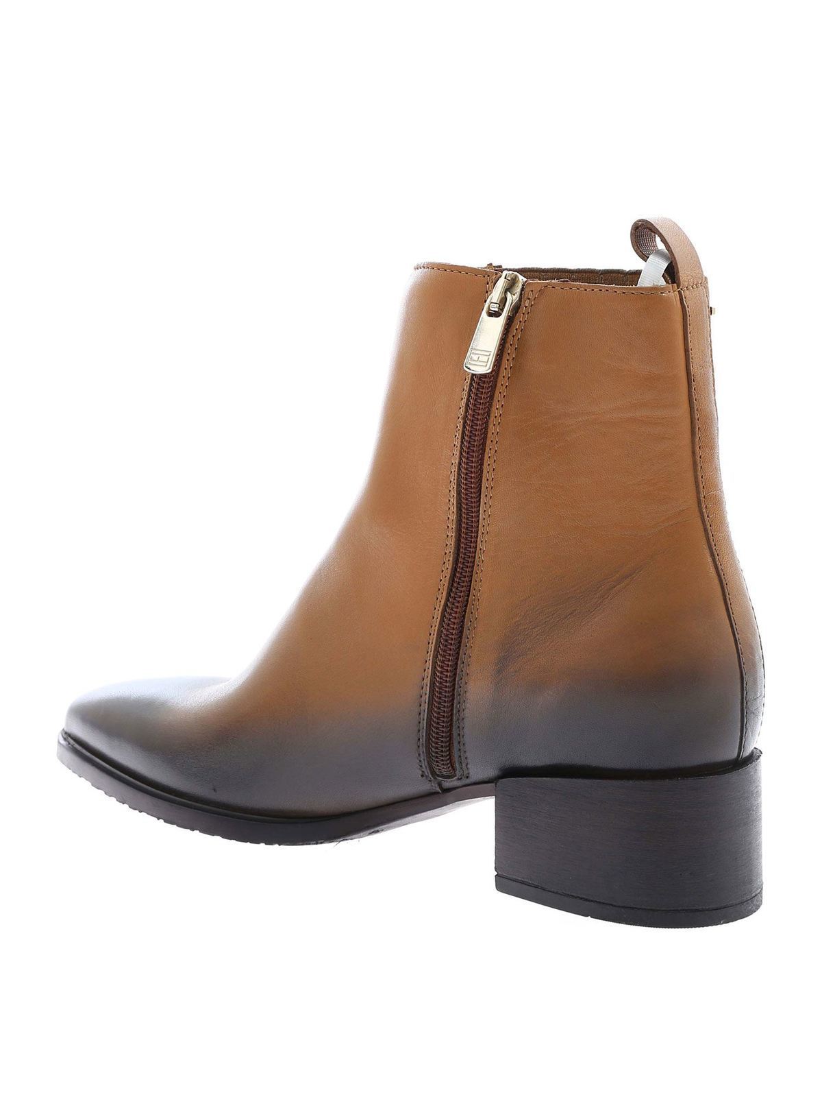 Ankle boots Hilfiger - Pointed ankle boot in camel FW0FW05173GTU