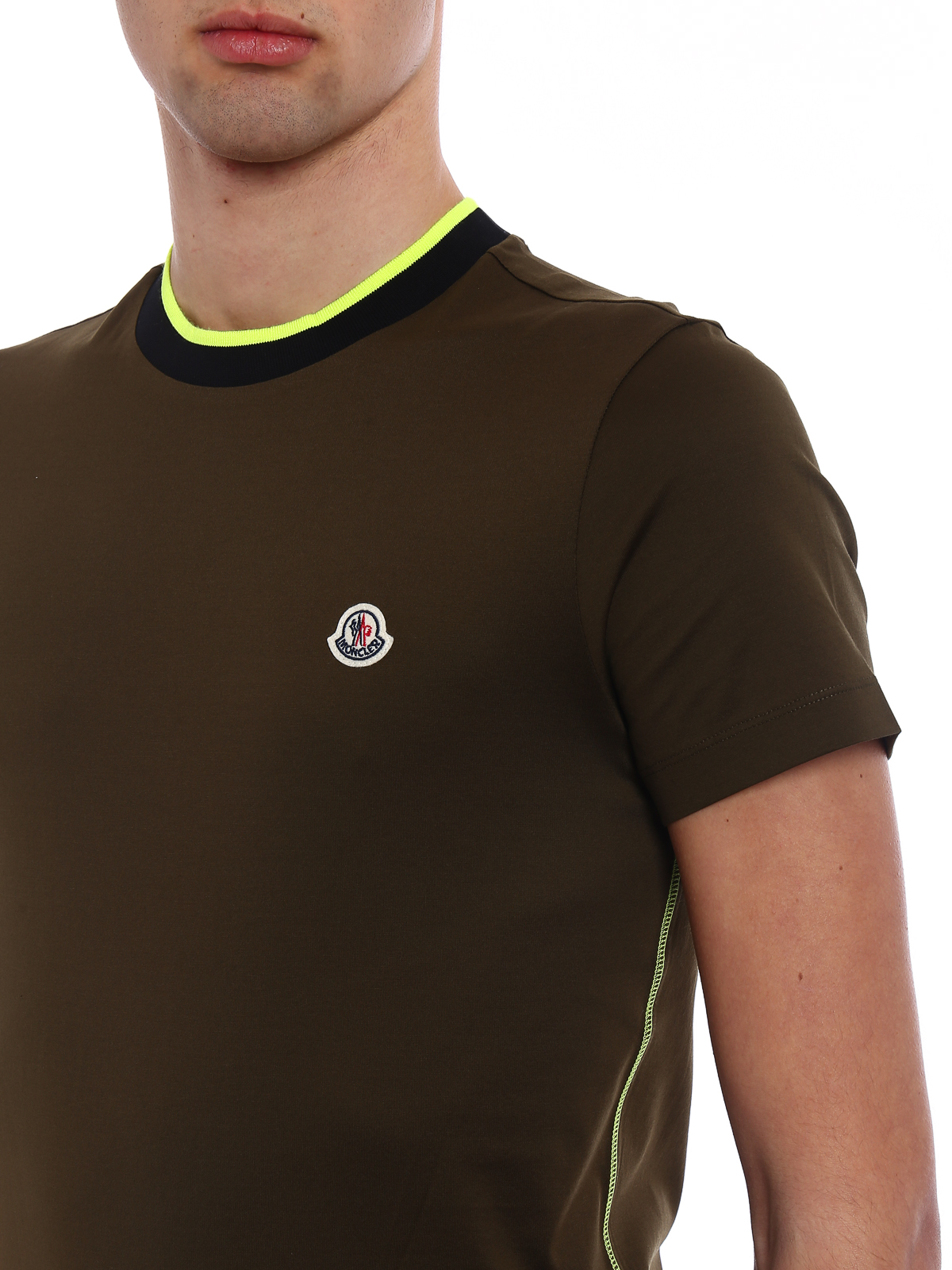 Moncler Tシャツ - ダークグリーン|D09180308008390Y829