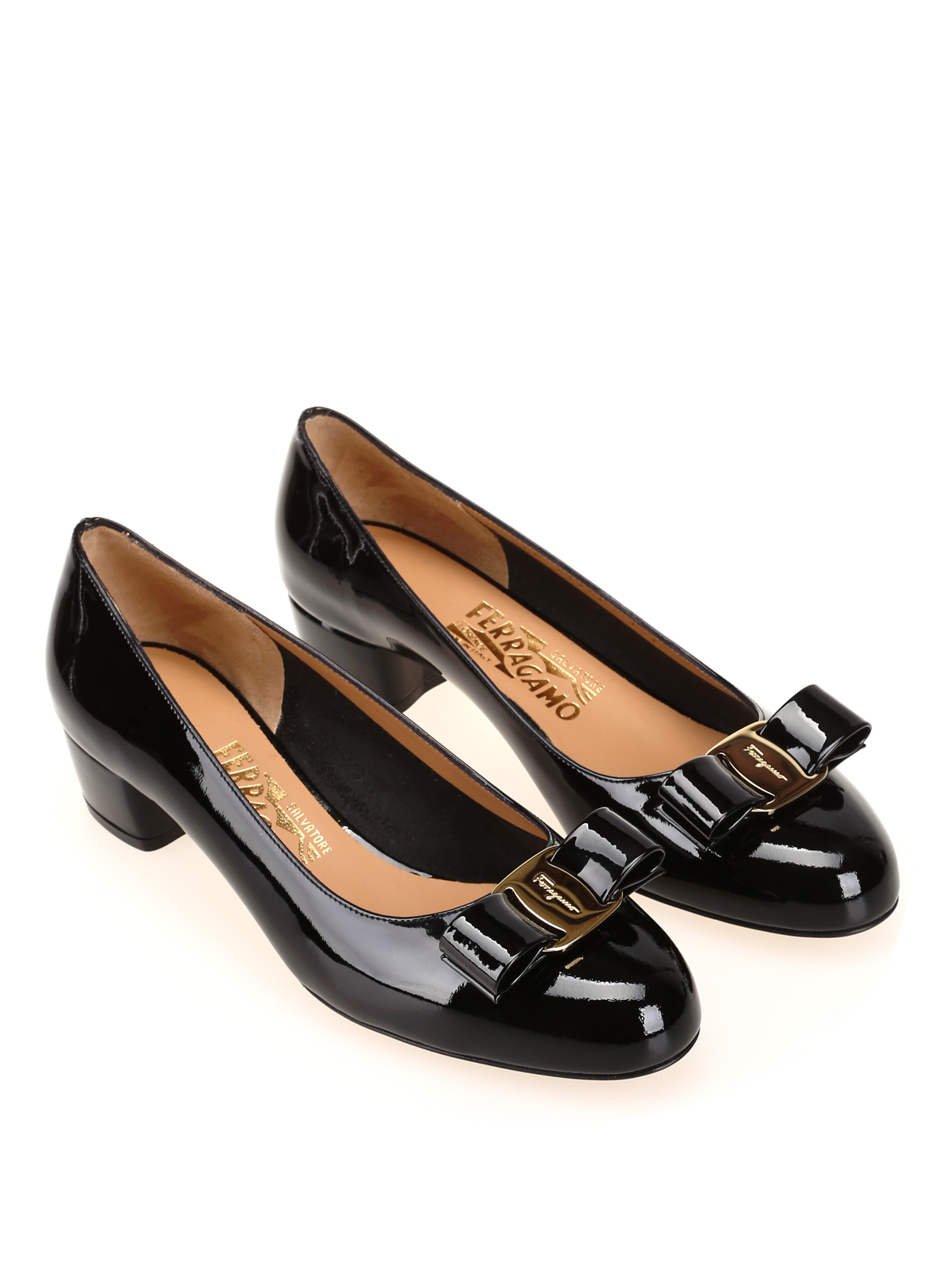 Court shoes Salvatore Ferragamo Vara 1 black patent leather pumps - 591963