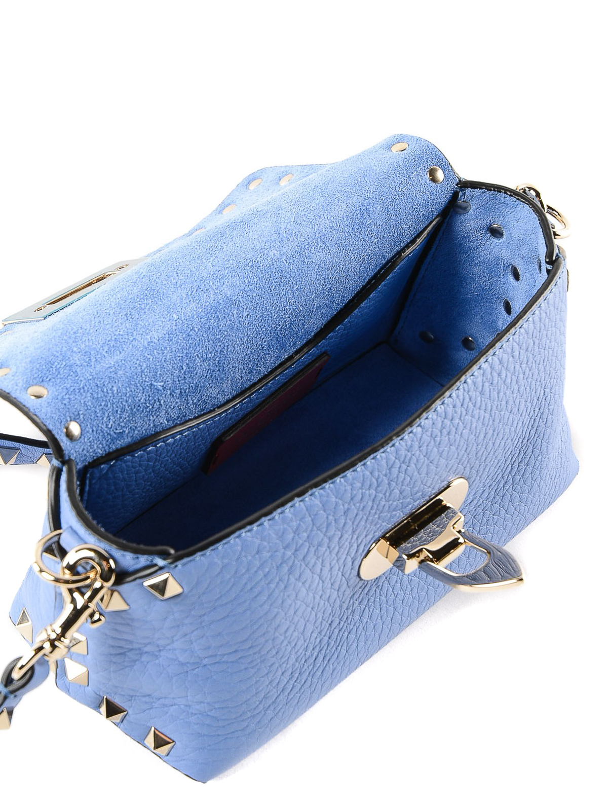 Love a crossbody and especially this @valentino Rockstud with its ligh