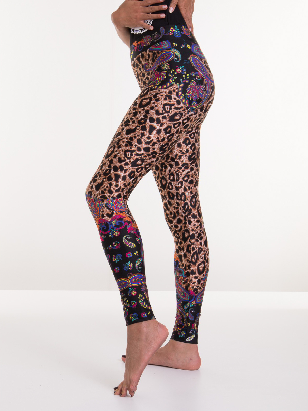 Leggings Versace Jeans Couture Paisley and leopard printed leggings -