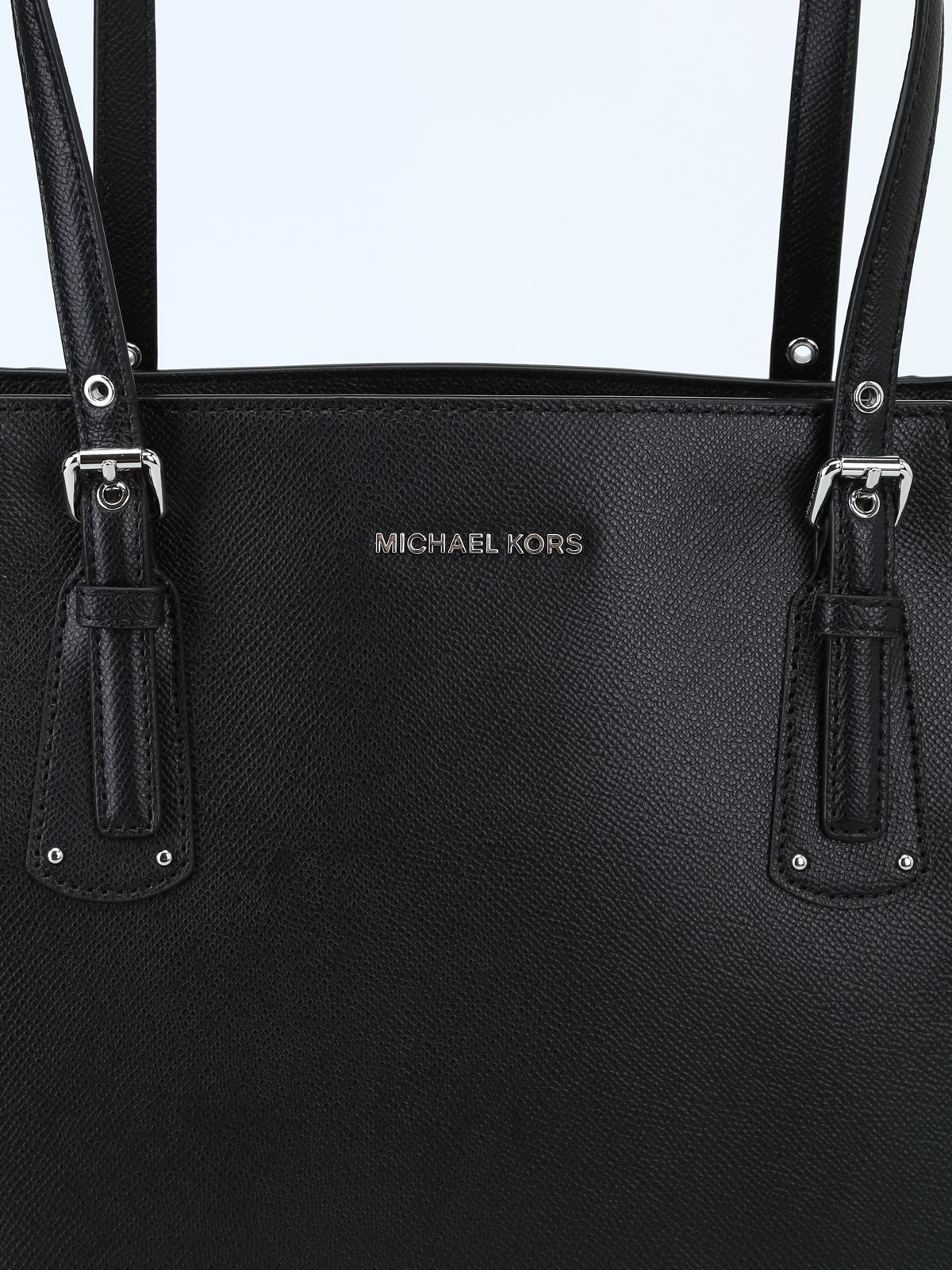 Shop Michael Kors Voyager Black Leather Tote In Negro